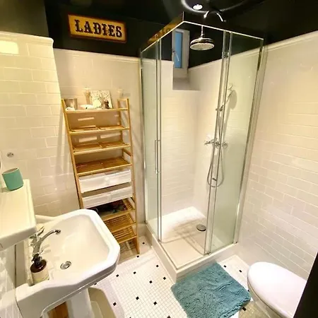 Apartament Typical Parisian 2 Bedroom Perfectly Located Paryż