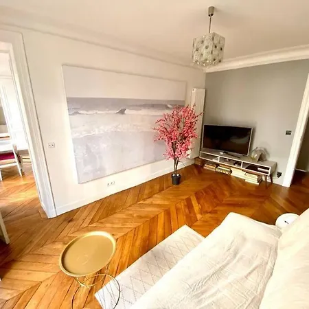 Typical Parisian 2 Bedroom Perfectly Located * Paryż