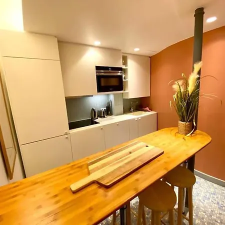 Typical Parisian 2 Bedroom Perfectly Located * Paryż